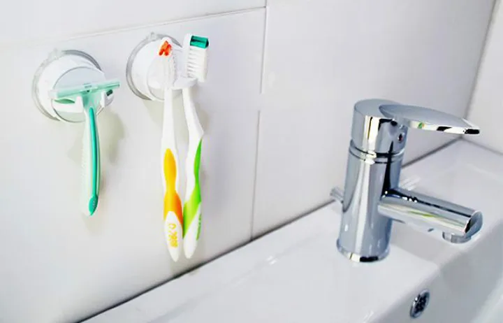 Suction Cup Shaver Holder Reusable Hook Razor Holder for Shower Bathroom Living room Kitchen Hook No Scratch Waterproof