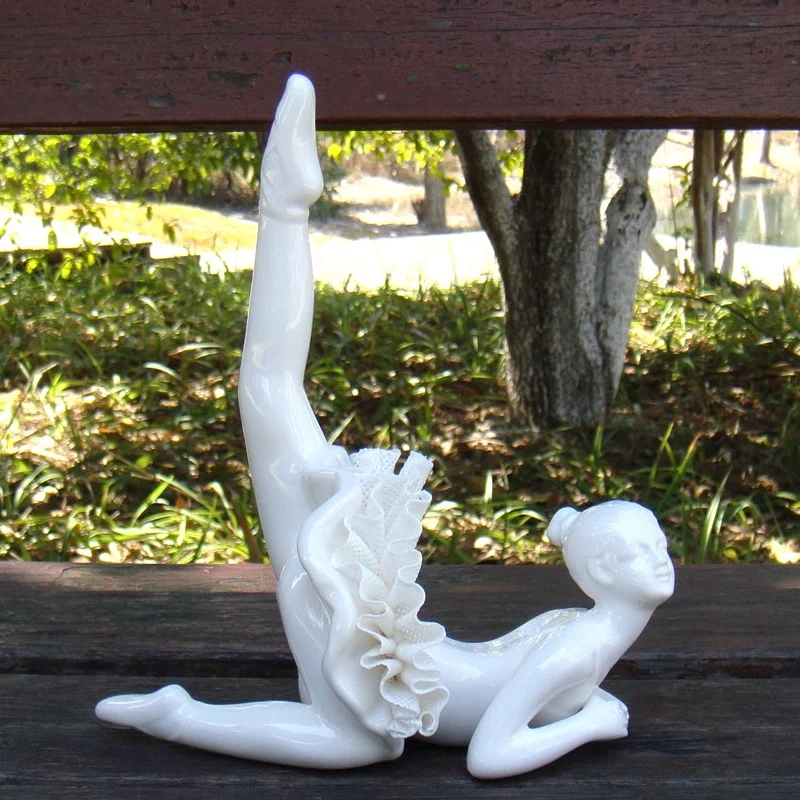 Elegant Porcelain Ballet Dancer Figurine Ceramic Girl Ballerina Miniature Doll Ornament Craft for Home Decoration Birthday Gift