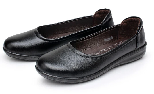 Женская кожаная обувь на нескользящей подошве для работы черного цвета размеры 35