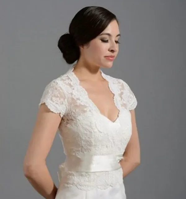 Женская кружевная шаль цвета слоновой кости с коротким рукавом | Свадьбы и