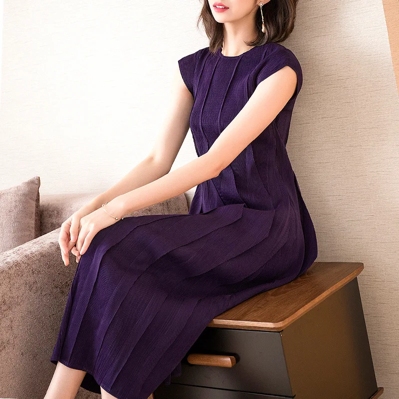 

Plus Size Dress For Women 45-75kg 2019 Summer New Fashion Round neck Sleeveless Slim Big Stretch Miyake Pleats Long Dresses Midi