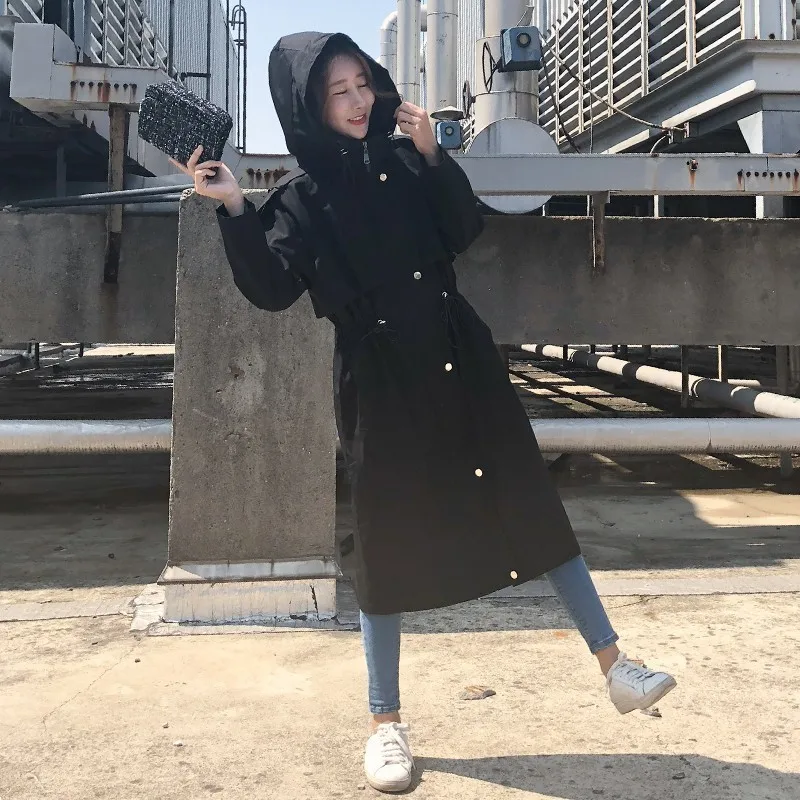 Ветровка TWOTWINSTYLE с капюшоном длинным рукавом плиссированная высокой талией |