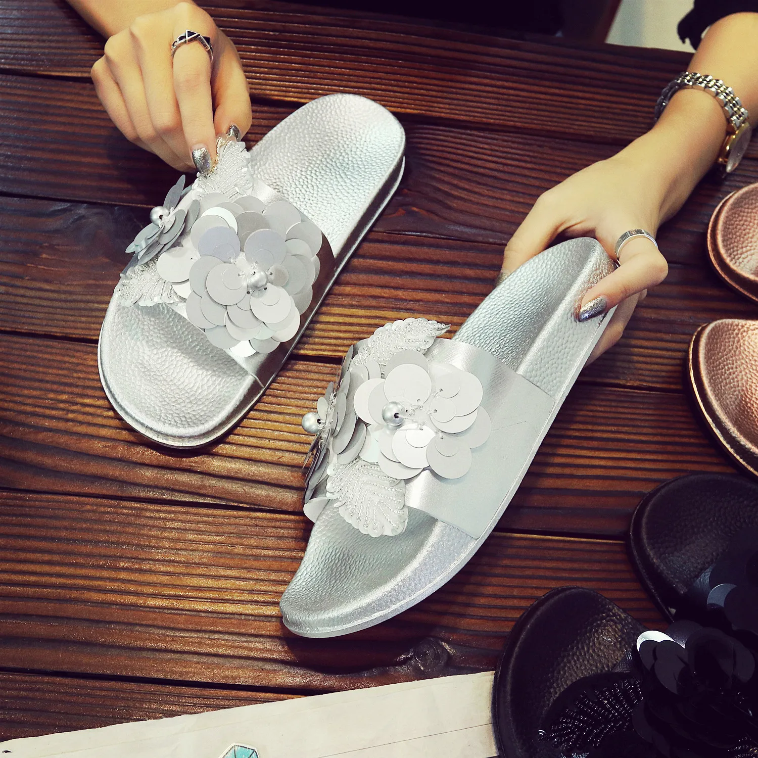 New Women Bright Slippers Spring Summer Autumn Home Beach Slippers Home Flip Flops Comfortable Flat Shoes 988