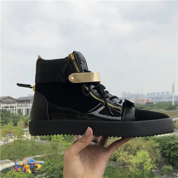 Мужские высокие кроссовки SHOOEGLE с золотистым металлом на шнуровке украшенные