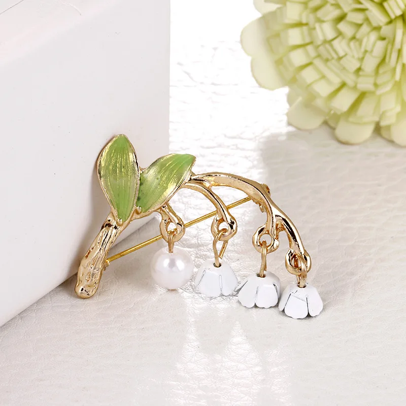Linnor Lucky Fresh Lily of the Valley броши булавки эмаль цветок с зеленым листком сплав золота