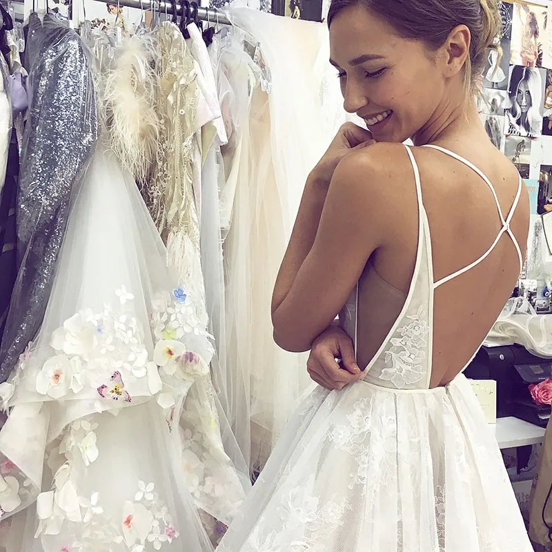 

Vestido de Noiva Romantic lace Wedding Dress a-line tiered criss-cross backless Bridal Gown wedding gown Robe De Mariee