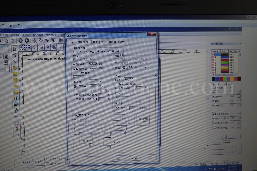 Заводская цена цветная лазерная маркировочная машина| |