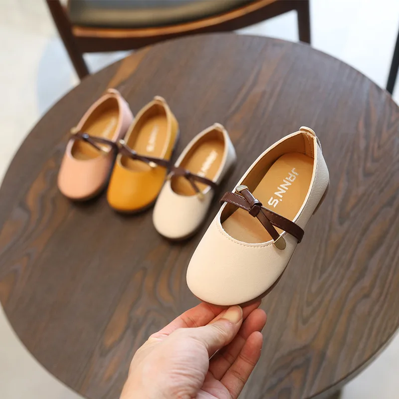 Кожаная обувь на плоской подошве для девочек Новинка осени 2019 модная детская