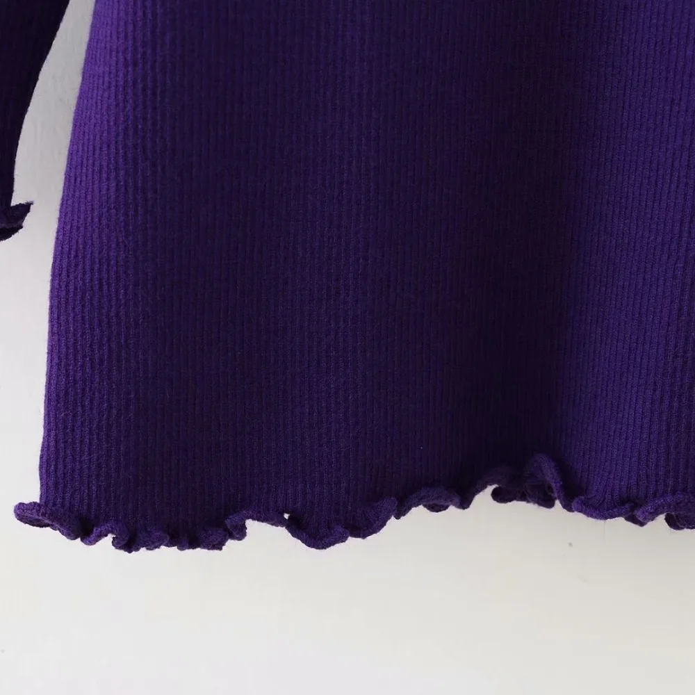 Женский трикотажный пуловер с оборками на воротнике фиолетового черного и