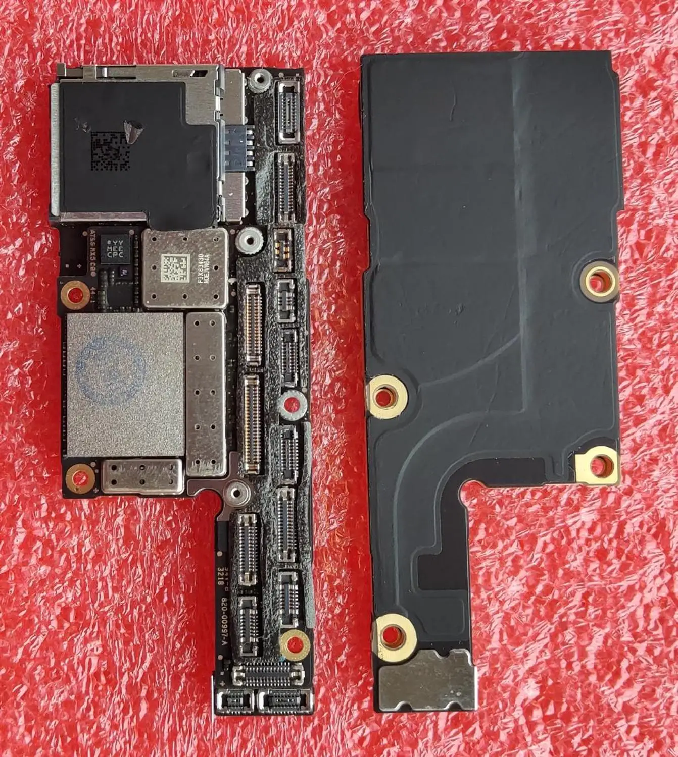 Используемый для iPhone XS 64GB iCloud материнская плата, ID заблокированная материнская плата, после изменения ЦП baseband и программы хорошая работа