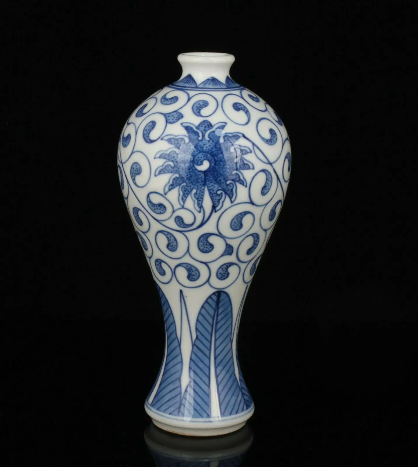 

Exquisite China Old Hand-painted Jingdezhen Blue And White Porcelain Vase