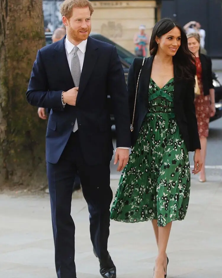 Женское платье на тонких бретельках SHTONGHUA красное с цветочным принтом лето 2019 |