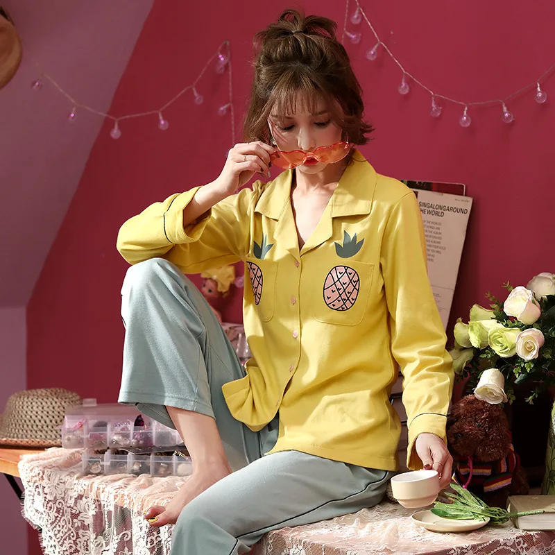 Женские атласные пижамы с длинным рукавом и отложным воротником украшенные