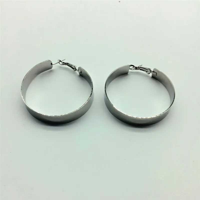 Популярные брендовые хорошие горячие дизайнерские полые круглые женские серьги