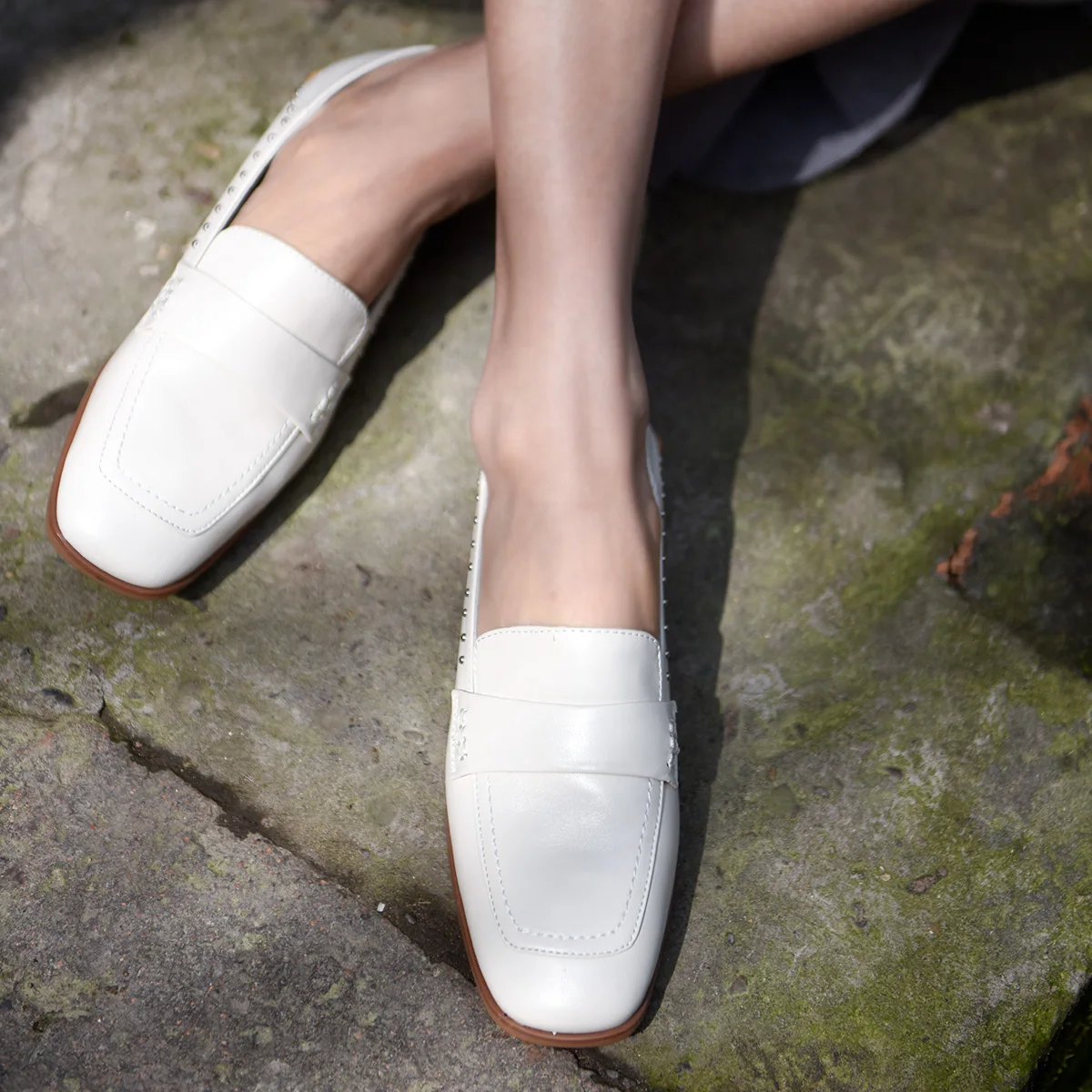 

Artmu Original Women Shoes New Spring British Style Genuine Leather Shoes Two Ways to Wear Four Seasons White Shoes Rivet 9009-5