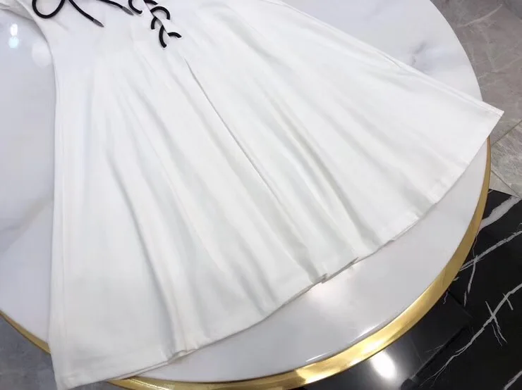 Женское белое хлопковое кружевное платье с коротким рукавом