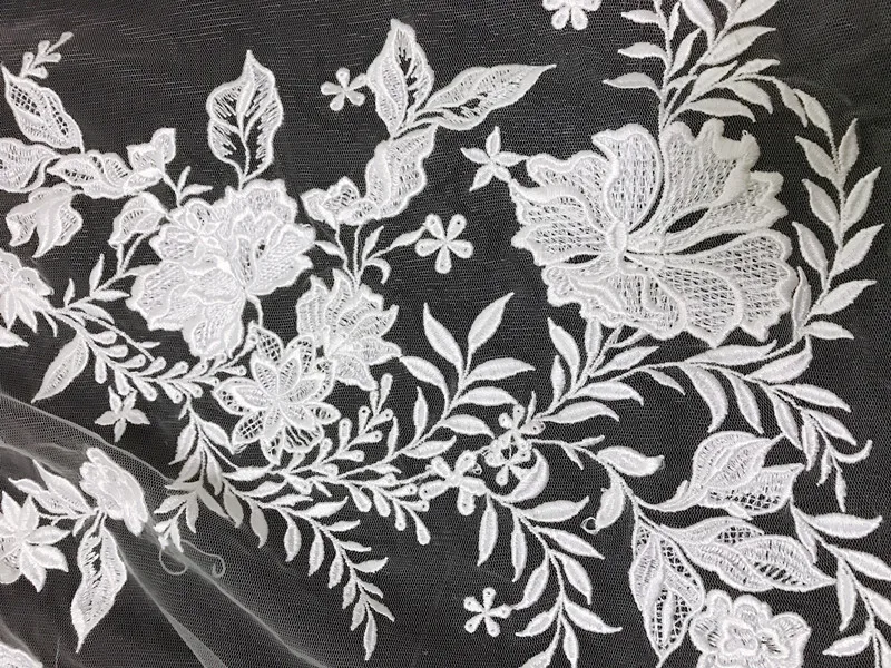LFY 125 CM Белая вышитая кружевная тюль ткань изысканного качества с тяжелым цветочным орнаментом для свадебного платья и вуали.