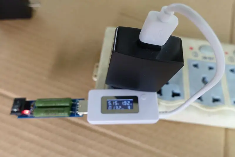 Оригинальное USB EU регулируемое зарядное устройство 5V2A ine компенсация потерь
