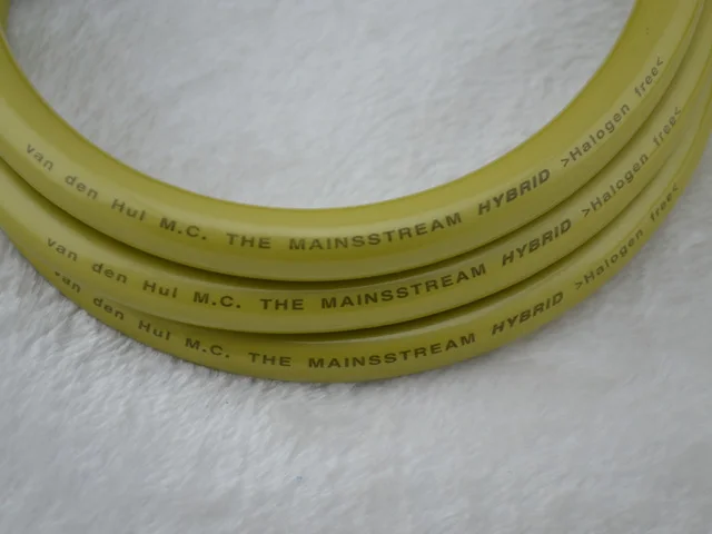 M.C the mainsstream Hybrid Halogen Free power cable sold per meter | Электроника