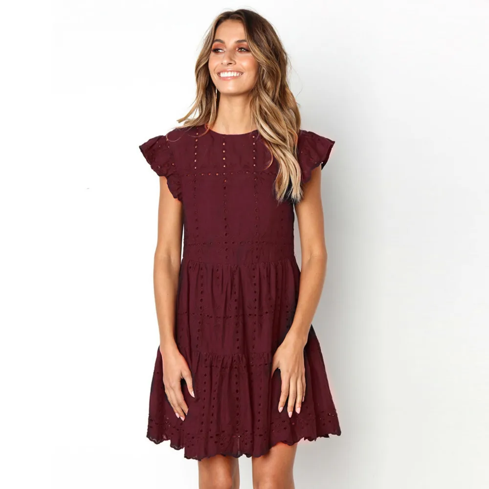 Женское льняное платье трапеция выше колена с круглым вырезом и коротким рукавом