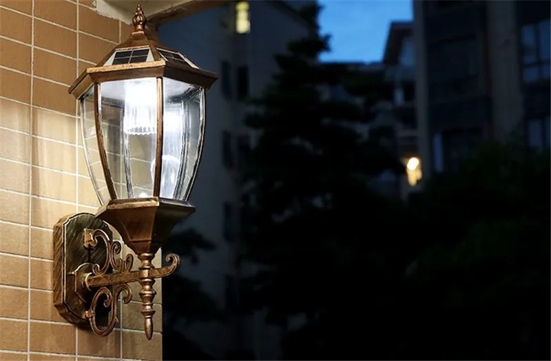 Уличный светильник настенный светодиодный на солнечной батарее