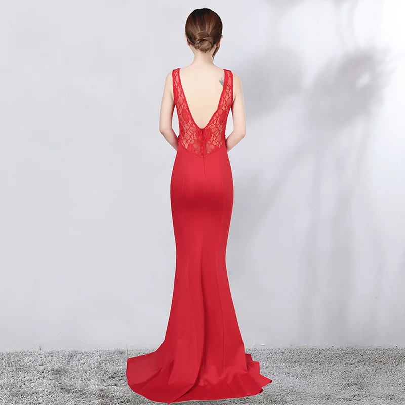 Длинное вечернее платье без рукавов с открытой спиной и разрезами по бокам