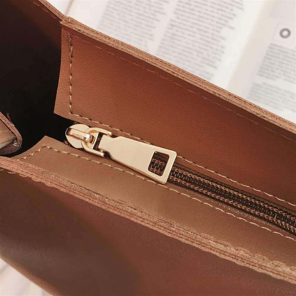 Женская сумка мешок на плечо большая вместительность Ретро стиль матовая