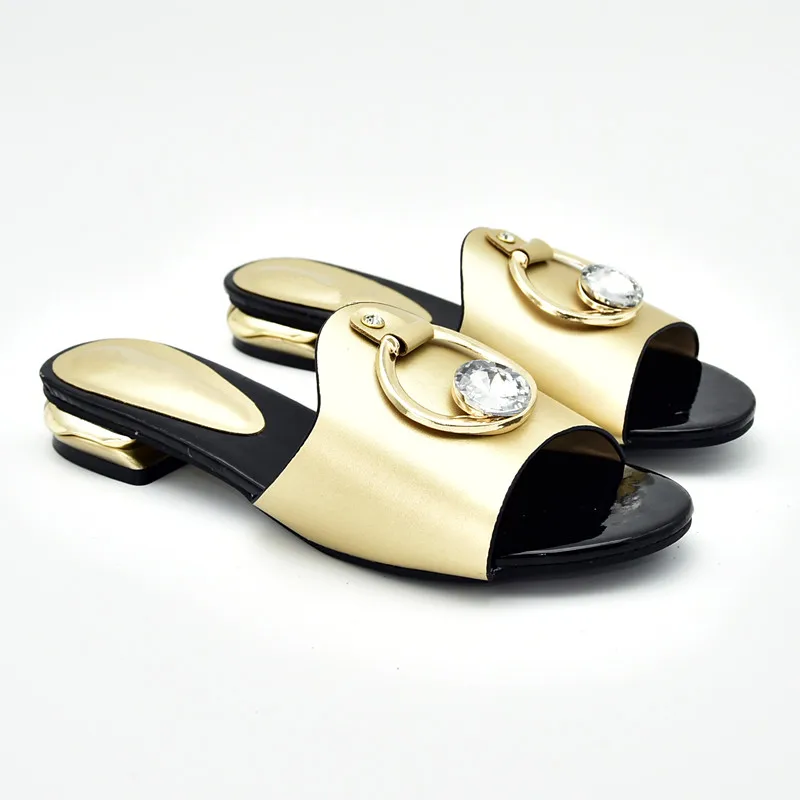 Новейший дизайн Летние босоножки Женская обувь на низком каблуке свадебная в