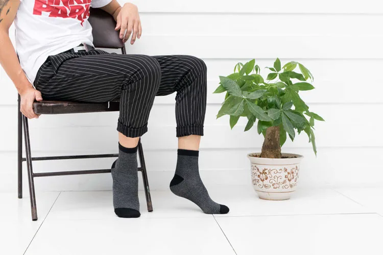 PEONFLY men Cotton Man Day Single New Resist Rise The Ball Thin Strips Grain Business Affairs Leisure Male Socks odd future