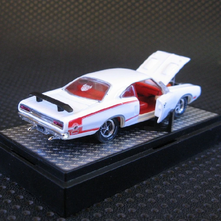M2 1:64 1970 Dodge Super Bee boutique игрушечный автомобиль из сплава для детей Детские игрушки
