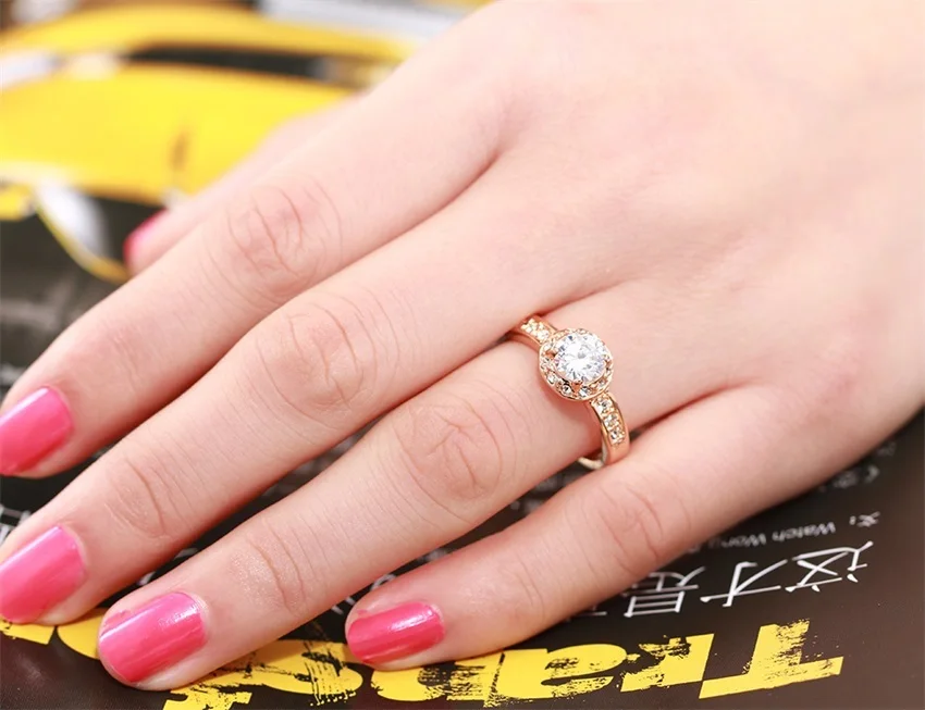 Кольцо обручальное с фианитом розовое/розовое золото кристаллами|ring women|with stonesring