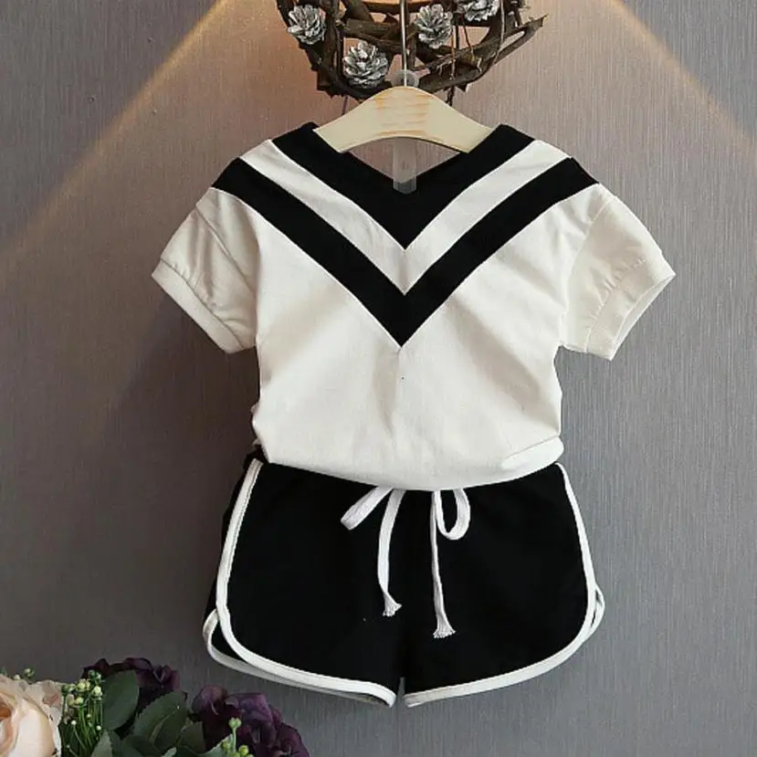 Новая одежда для маленьких девочек Футболка с v-образным вырезом в стиле пэчворк +