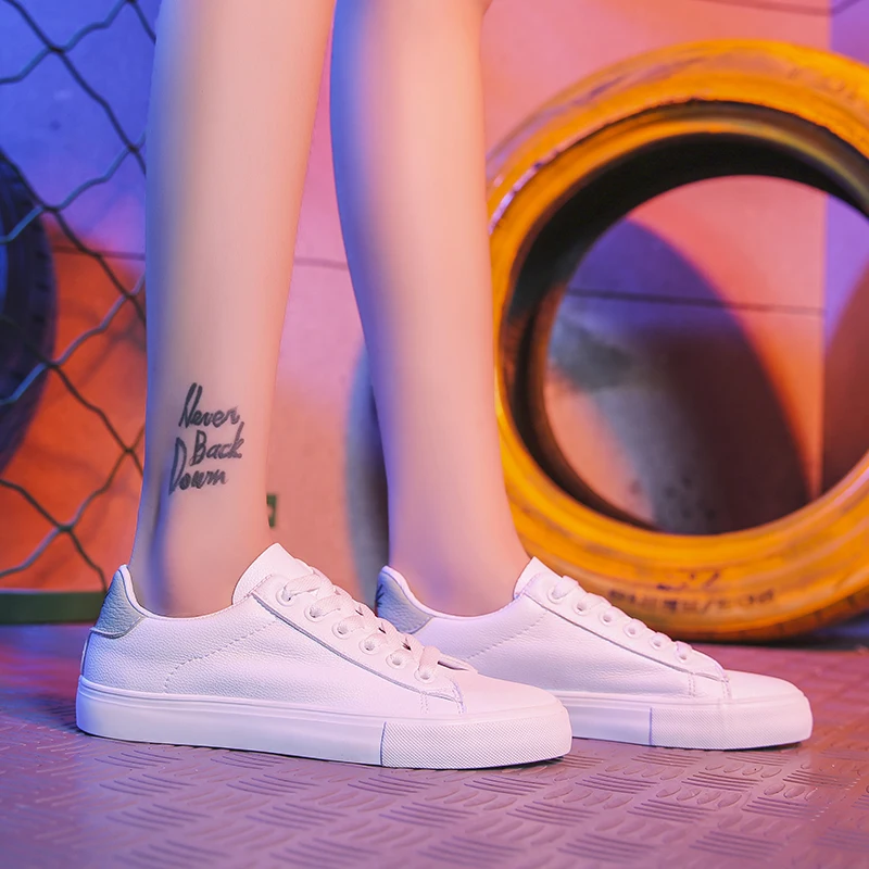 Женские кроссовки из вулканизированной искусственной кожи на платформе со