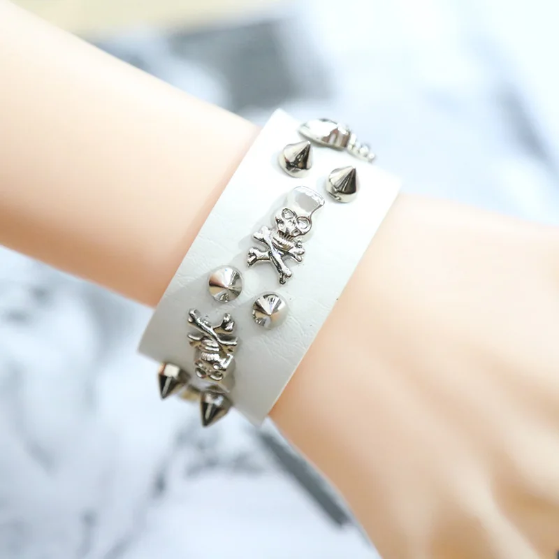 Рок ретро заклепочные шипы Готический Череп Скелетон кожаные браслеты черный