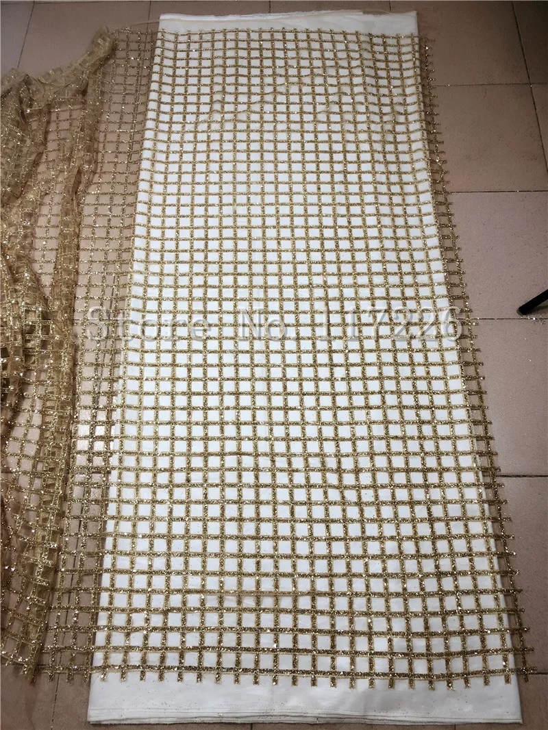 Красивый дизайн с перекрестным золотым склеенным принтом Блестящий тюль