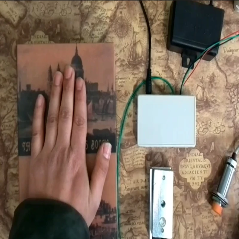 Реалистичная комната для спасения искренне молитесь пропеллер найдите крест