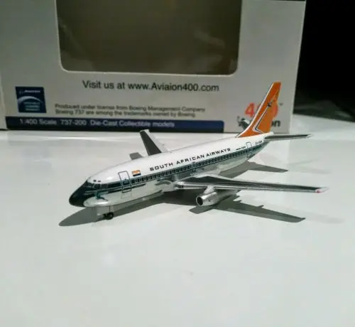 1:400 Aviation400 Южноафриканский дыхательные пути Boeing737-200 ZS-SBM с трёхмерными чертёжами |