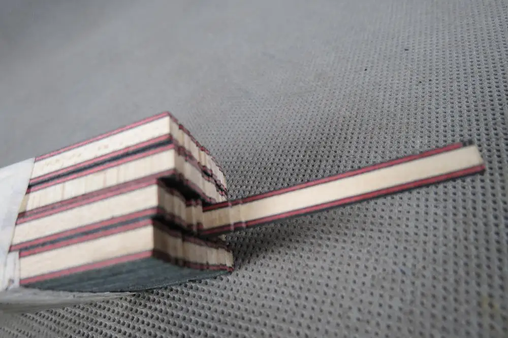 

50STRIP LUTHIER FIGURED BINDING C-11,Measures 6mm x 1.2mm thick and 640mm long