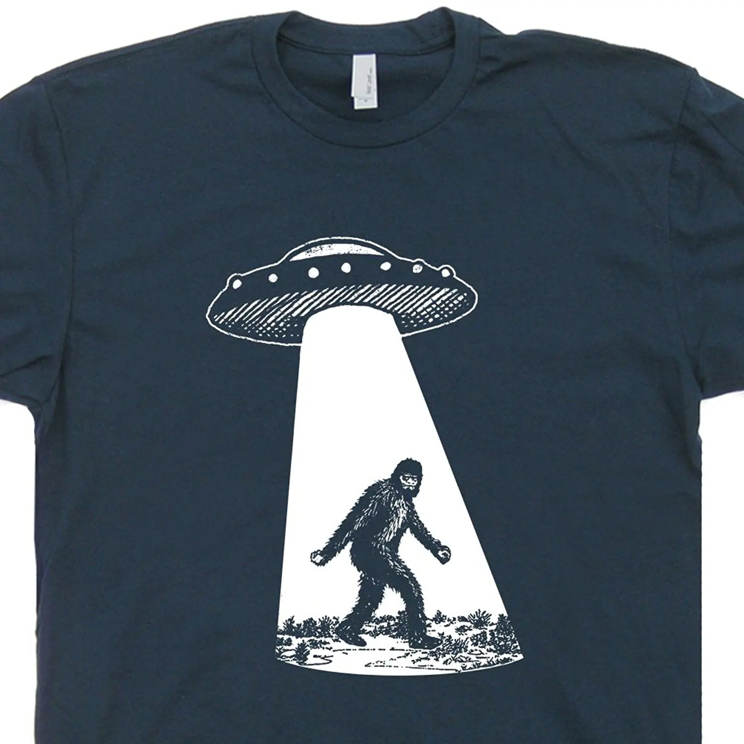 

2019 New Brand Cheap Sale 100 % Cotton Bigfoot UFO Abduction T Shirt Funny Sasquatch Aliens Tee Shirts Cryptozoology Area Mens