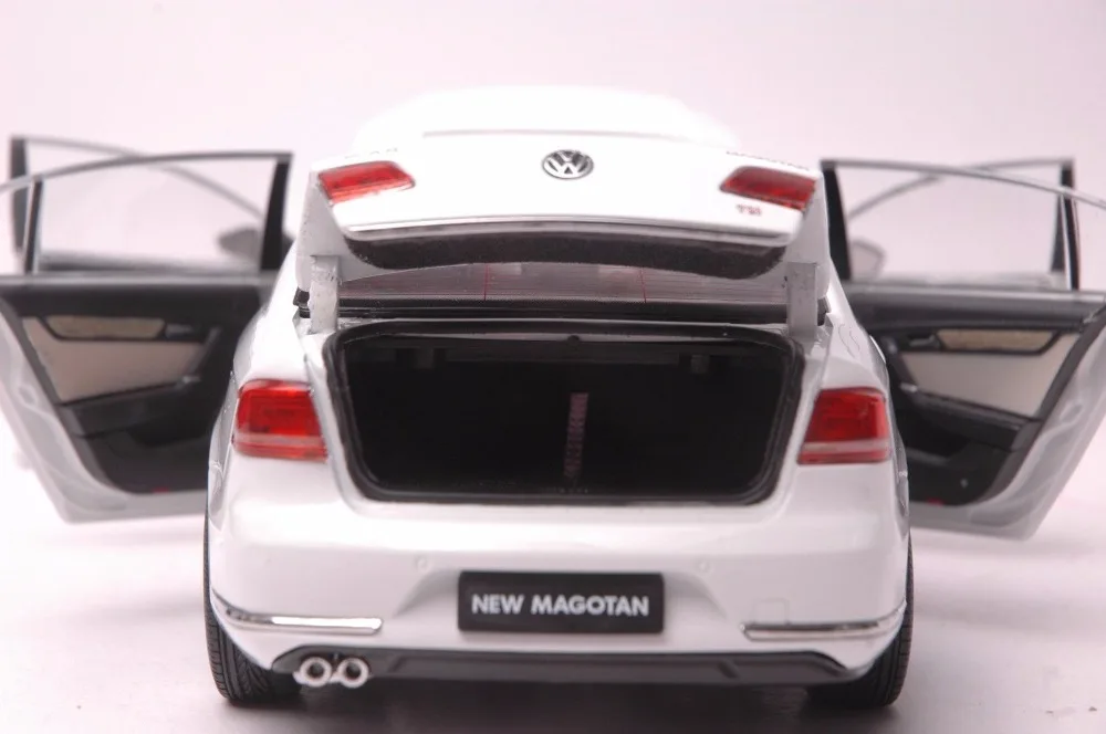 1:18 литья под давлением модель для Volkswagen VW Magotan B7L белый внедорожник сплав игрушечный автомобиль миниатюрная коллекция подарки Passat B7
