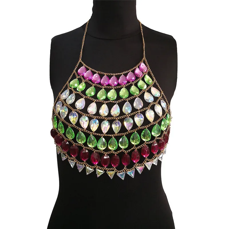 Женский укороченный топ на бретельках украшенный блестками и металлической