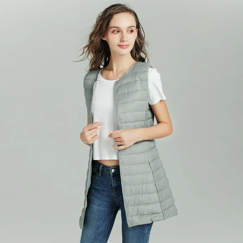 Осенне зимний женский длинный белый жилет на утином пуху ультра легкий тонкий
