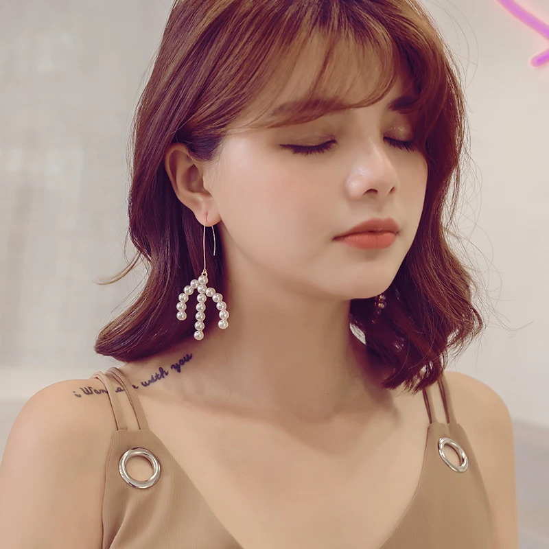 Геометрические простые трехногие серьги с большими жемчужинами дикие