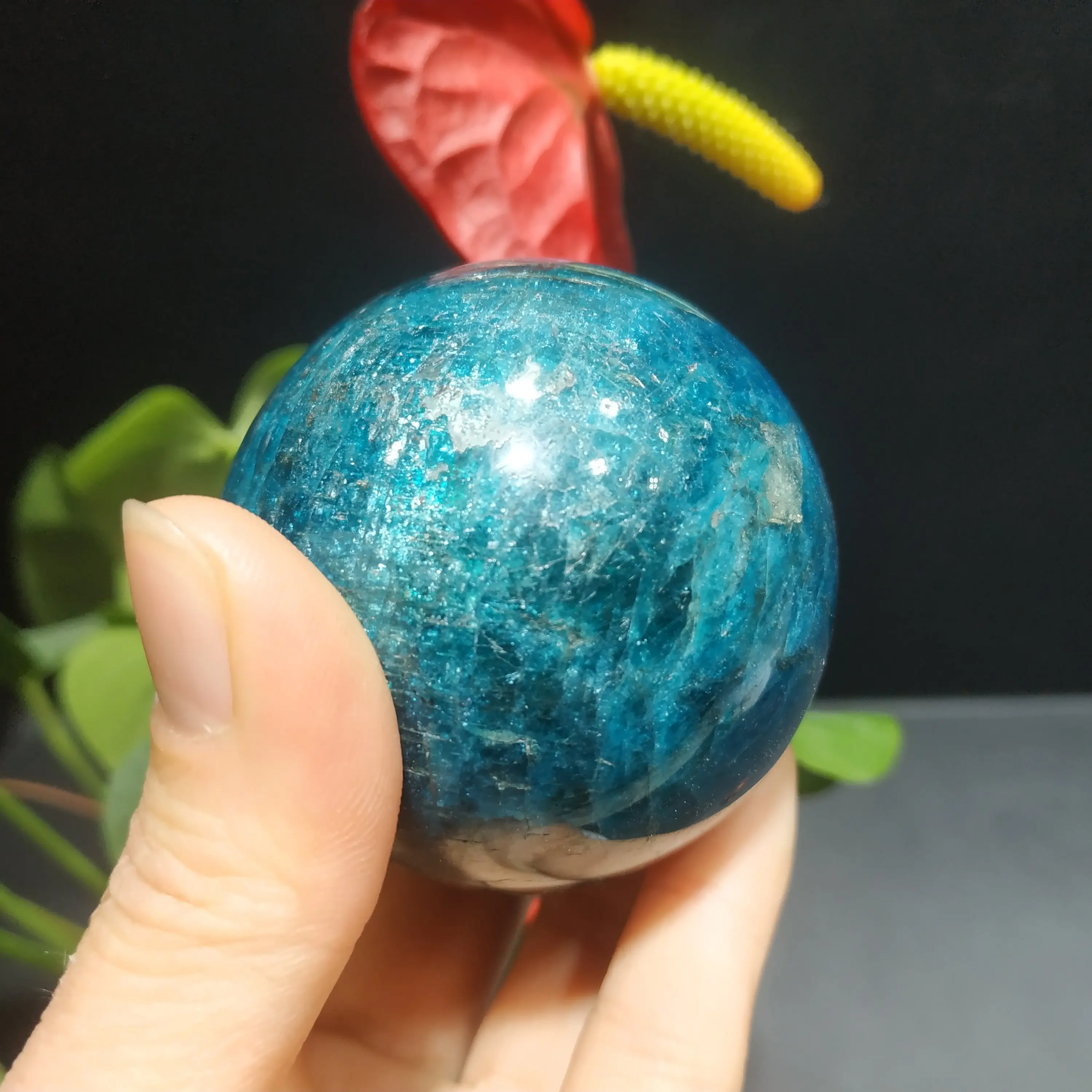 Оптовая продажа натуральный голубой апатит Сферический Кристалл исцеляющий шар