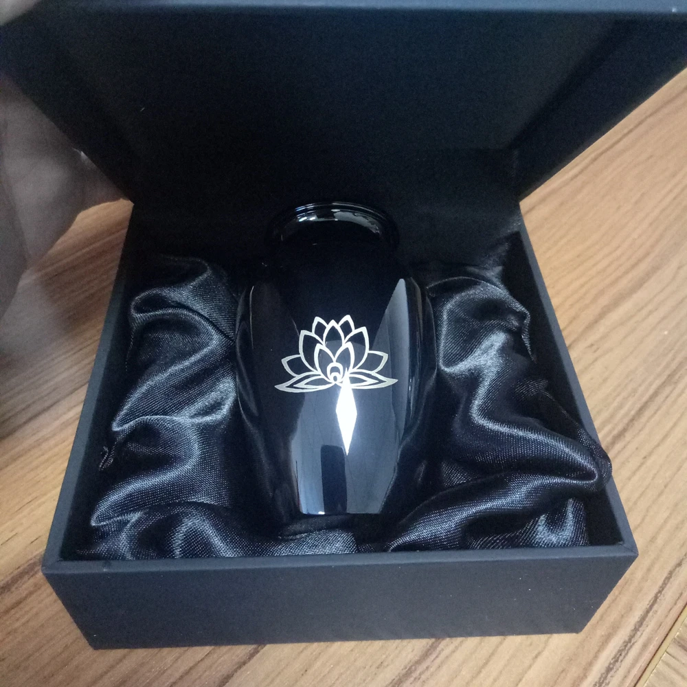 LTS001 Лазерная похоронная урна из нержавеющей стали с гравировкой цветка лотоса