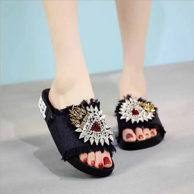 

Women Casual Summer Flat Beach Slippers Female Crystal Rivets Slides Slipper Shoes For Girls Fashion Woman Leisure Footwear
