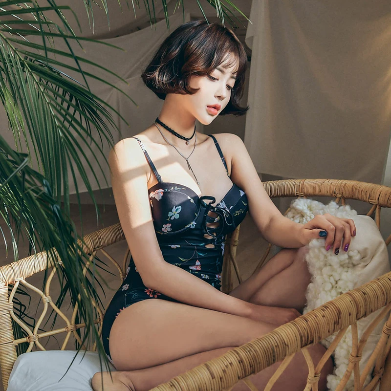 Женский слитный купальник с чашками пуш ап и низкой спиной модель 2018