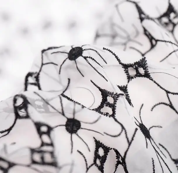 Хлопок сатин ЖЕСТКИЙ ЦВЕТОК шелковой вышивкой ougen Пряжа шелк Ткань пошив юбки