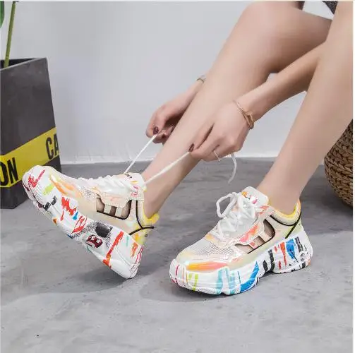 Желтые Сникерсы женские разноцветные 2019 на платформе не сужающемся книзу