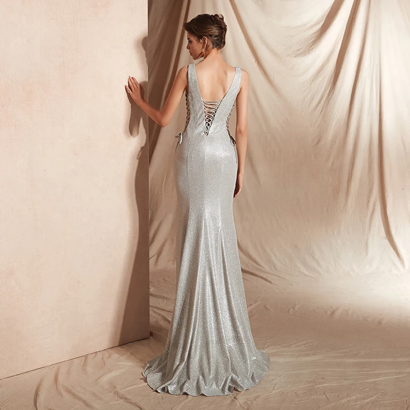 Женское вечернее платье Forevergracedress серебристое с глубоким треугольным вырезом и